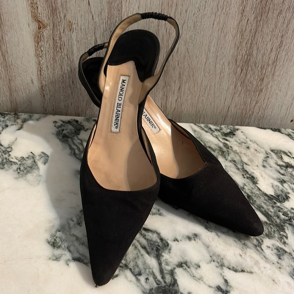 Manolo Blahnik 38/7 US Black Suede Slingback Pump Stiletto Pointed Toe Italy